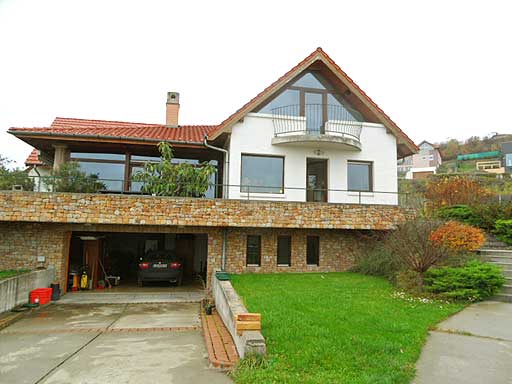 Szentendre - Felfüggesztve - Családiház
